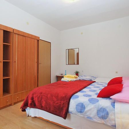פולה Apartment Vladimira 1569 מראה חיצוני תמונה
