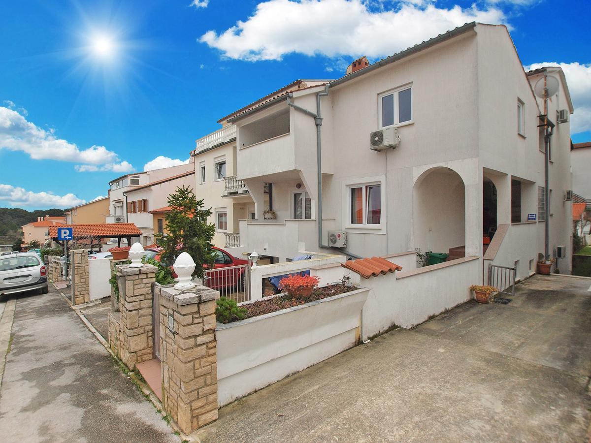 פולה Apartment Vladimira 1569 מראה חיצוני תמונה