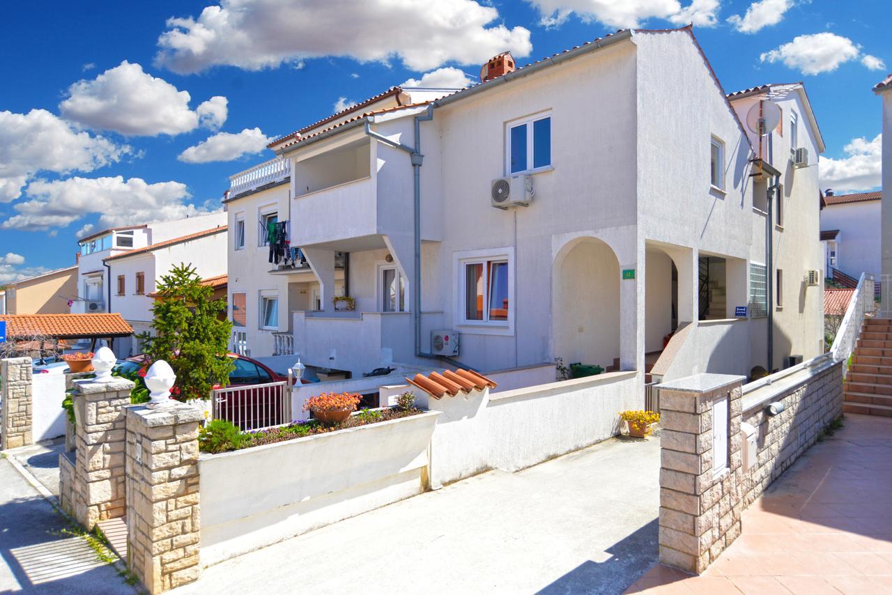 פולה Apartment Vladimira 1569 מראה חיצוני תמונה